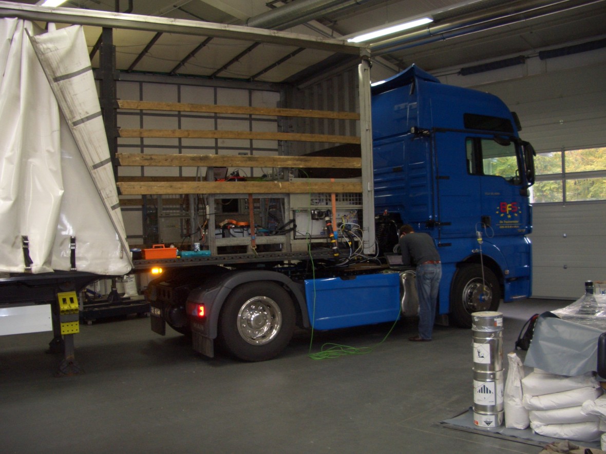 Lkw mit PEMS-System (in Kooperation mit dem TÜV Hessen)